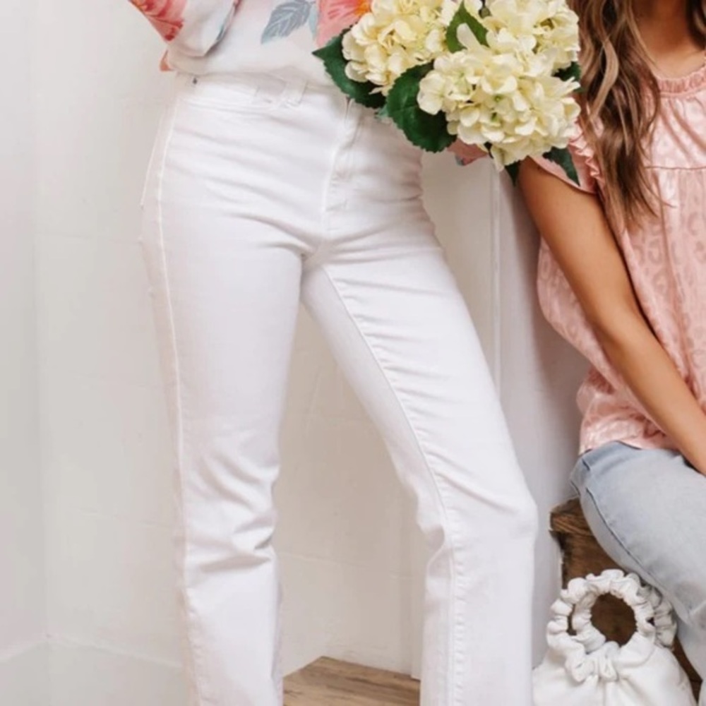 JUDY BLUE
PURE WHITE HIGH WAIST BOOT CUT JEANS